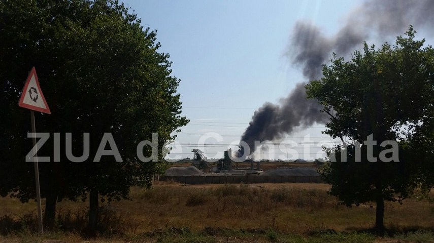 fotoreportaj un doamne ajuta in gand si o pata neagra de cenusa pe cerul constantei 603184 fotoreportaj un doamne ajuta in gand si o pata neagra de cenusa pe cerul constantei 603184