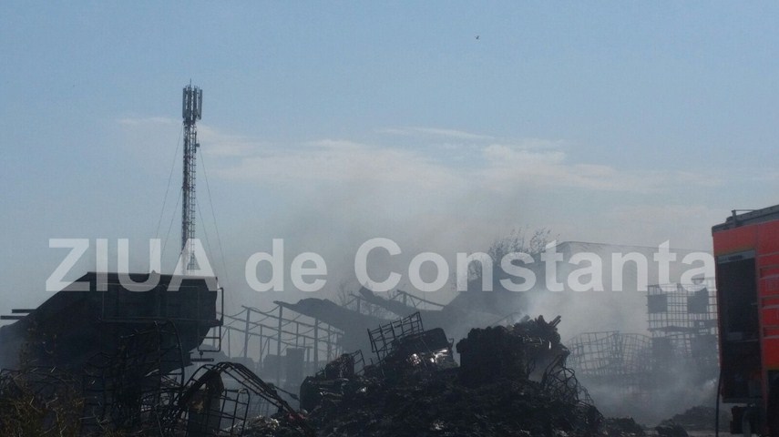 fotoreportaj un doamne ajuta in gand si o pata neagra de cenusa pe cerul constantei 603184 fotoreportaj un doamne ajuta in gand si o pata neagra de cenusa pe cerul constantei 603184
