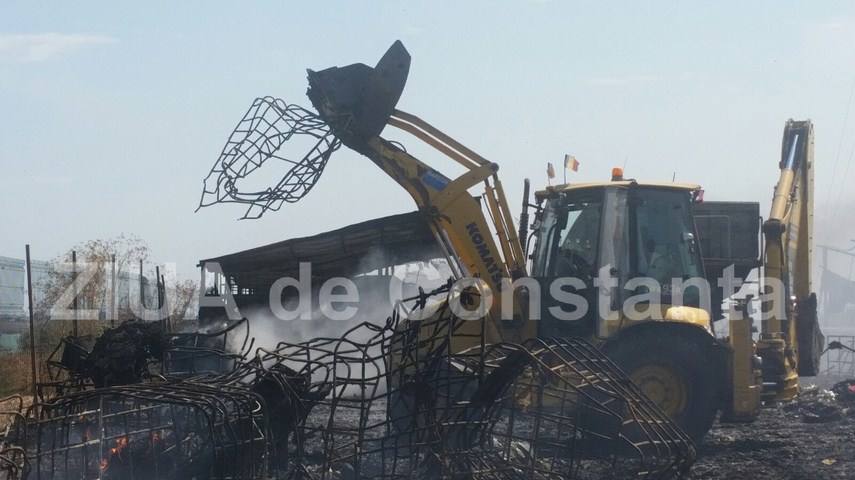 fotoreportaj un doamne ajuta in gand si o pata neagra de cenusa pe cerul constantei 603184 fotoreportaj un doamne ajuta in gand si o pata neagra de cenusa pe cerul constantei 603184