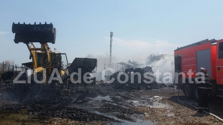 fotoreportaj un doamne ajuta in gand si o pata neagra de cenusa pe cerul constantei 603184 fotoreportaj un doamne ajuta in gand si o pata neagra de cenusa pe cerul constantei 603184