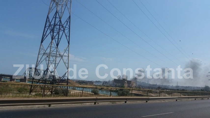 fotoreportaj un doamne ajuta in gand si o pata neagra de cenusa pe cerul constantei 603184 fotoreportaj un doamne ajuta in gand si o pata neagra de cenusa pe cerul constantei 603184