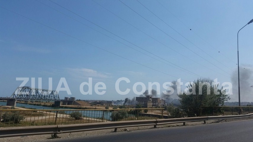 fotoreportaj un doamne ajuta in gand si o pata neagra de cenusa pe cerul constantei 603184 fotoreportaj un doamne ajuta in gand si o pata neagra de cenusa pe cerul constantei 603184