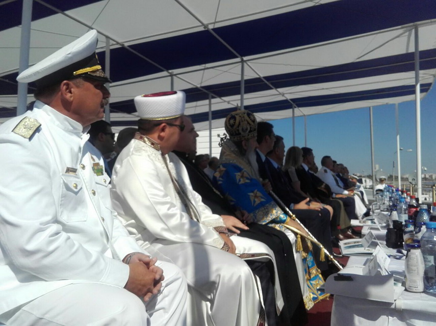 mii de persoane asteapta pe faleza din constanta inceperea festivitatilor de ziua marinei galerie foto mii de persoane asteapta pe faleza din constanta inceperea festivitatilor de ziua marinei galerie foto