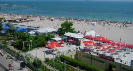 O firmă de transport persoane a pus „stăpânire“ pe un sector de plajă în Mangalia (document)
