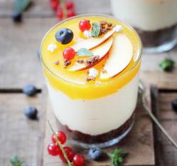 Cheesecake fara coacere cu piersici