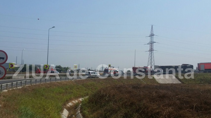 update un tir s a rasturnat in zona valu lui traian o persoana este incarcerata 604515 update un tir s a rasturnat in zona valu lui traian o persoana este incarcerata 604515