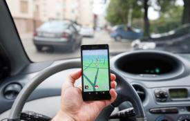 Șofer neatent lovește din plin două persoane pentru că se juca Pokemon GO