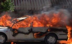 O maşină a explodat la Focşani! Incendiul ar fi fost provocat intenţionat