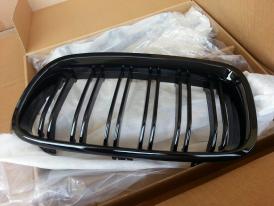 Port Constanța Sud Cizme de cauciuc și sute de grile auto, susceptibile a fi contrafăcute 