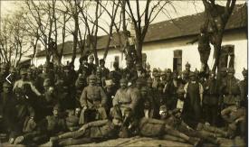 Județul Constanța. Fotografie unicat de acum o sută de ani. Soldați români într-un lagăr de prizonieri