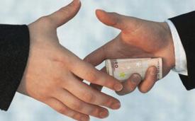 Le cerea studenților câte 350 de leiProfesor universitar din Ploiești, prins în flagrant după ce a primit mită