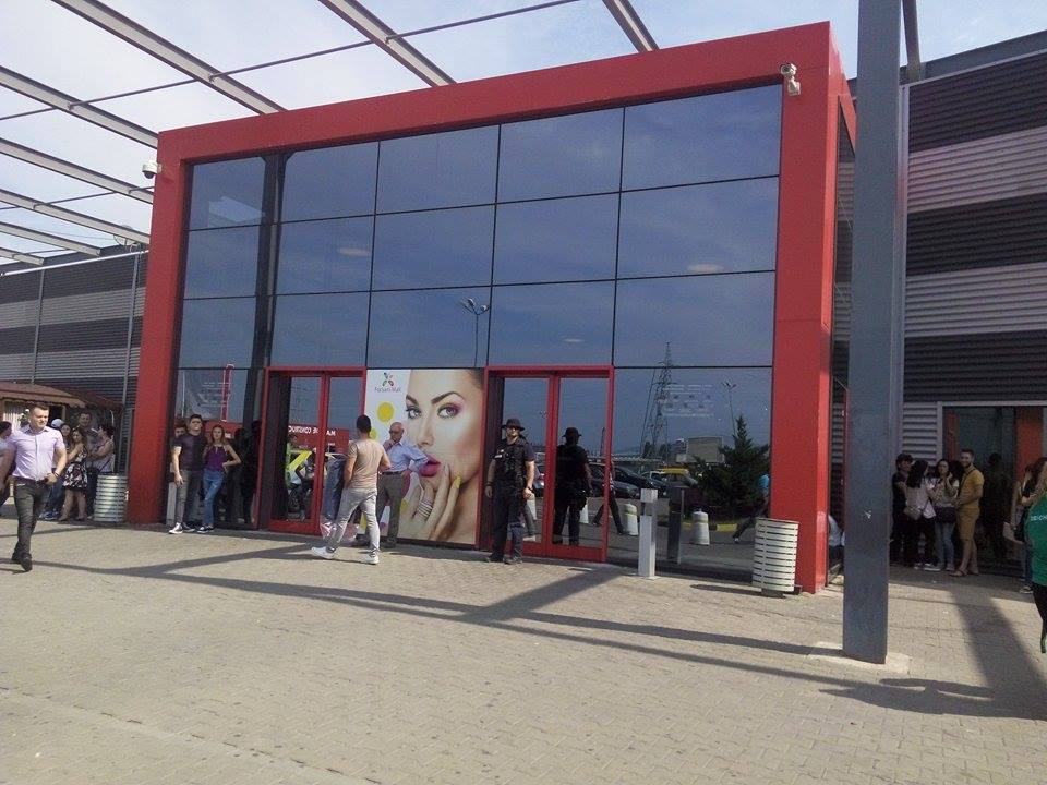 atentat la carrefour un individ a detonat un dispozitiv exploziv sute de persoane evacuate de urgenta atentat la carrefour un individ a detonat un dispozitiv exploziv sute de persoane evacuate de urgenta