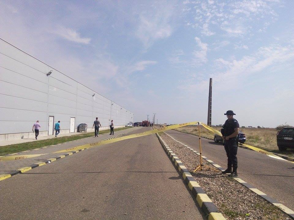 atentat la carrefour un individ a detonat un dispozitiv exploziv sute de persoane evacuate de urgenta atentat la carrefour un individ a detonat un dispozitiv exploziv sute de persoane evacuate de urgenta