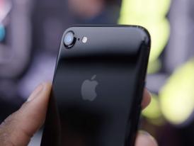 Telefoanele iPhone 7 Plus Jet Black au fost epuizate în doar 15 minute de la lansare