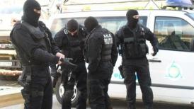 Persoane date în urmărire, prinse de polițiștii români