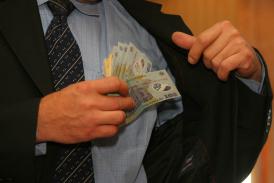 Peste 40 de persoane bănuite de infracțiuni economice