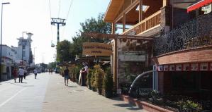 Terasa Ţărănească, localul în care mănânci produse de la supermarket din „meniul tradiţional românesc“ (galerie foto) 