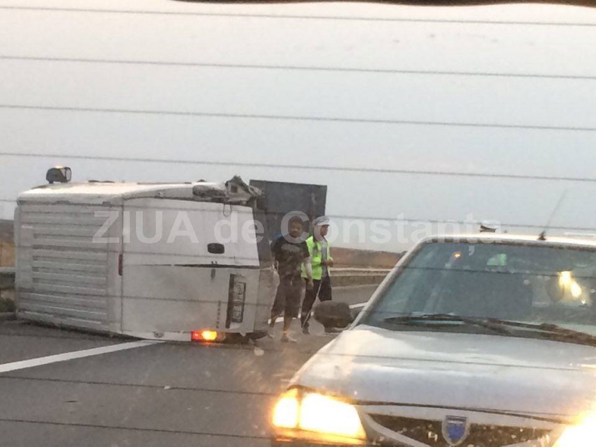 accident pe autostrada soarelui un microbuz s a rasturnat galerie foto 607097 accident pe autostrada soarelui un microbuz s a rasturnat galerie foto 607097