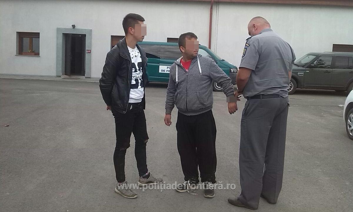 doi tineri depistati intr un lan de porumb langa granita cu serbia voiau sa intre pe jos in romania galerie doi tineri depistati intr un lan de porumb langa granita cu serbia voiau sa intre pe jos in romania galerie
