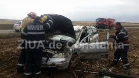 UPDATE 3 Mașina a derapat și s-a răsturnatAccident rutier grav între localitățile Cuza Vodă și Mihail Kogălniceanu (galerie foto&video)                