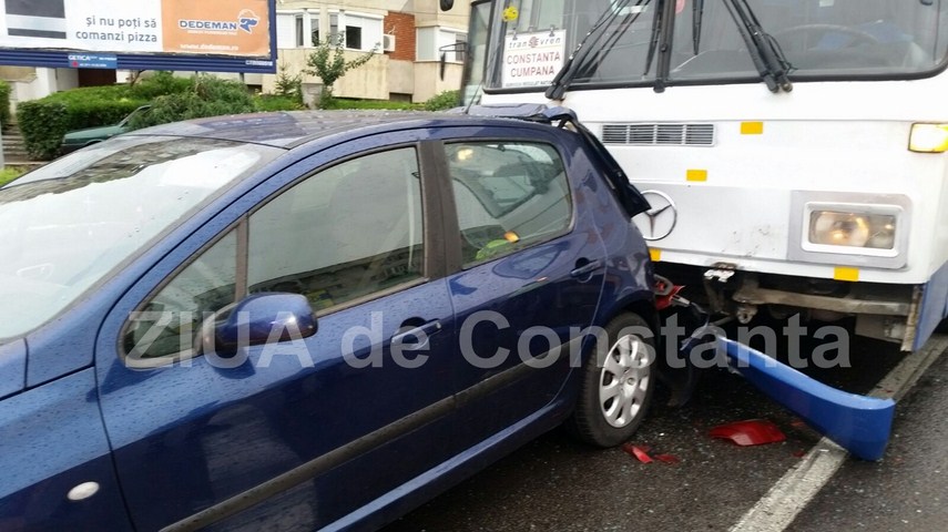 accident rutier in intersectia de la far 607791 accident rutier in intersectia de la far 607791