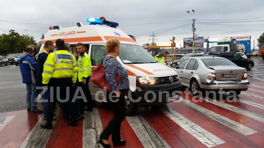 accident rutier in intersectia de la far 607791 accident rutier in intersectia de la far 607791