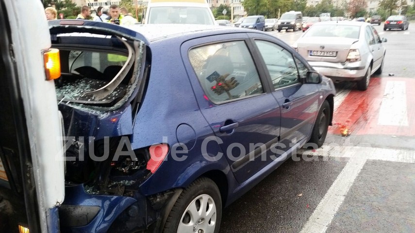 accident rutier in intersectia de la far 607791 accident rutier in intersectia de la far 607791