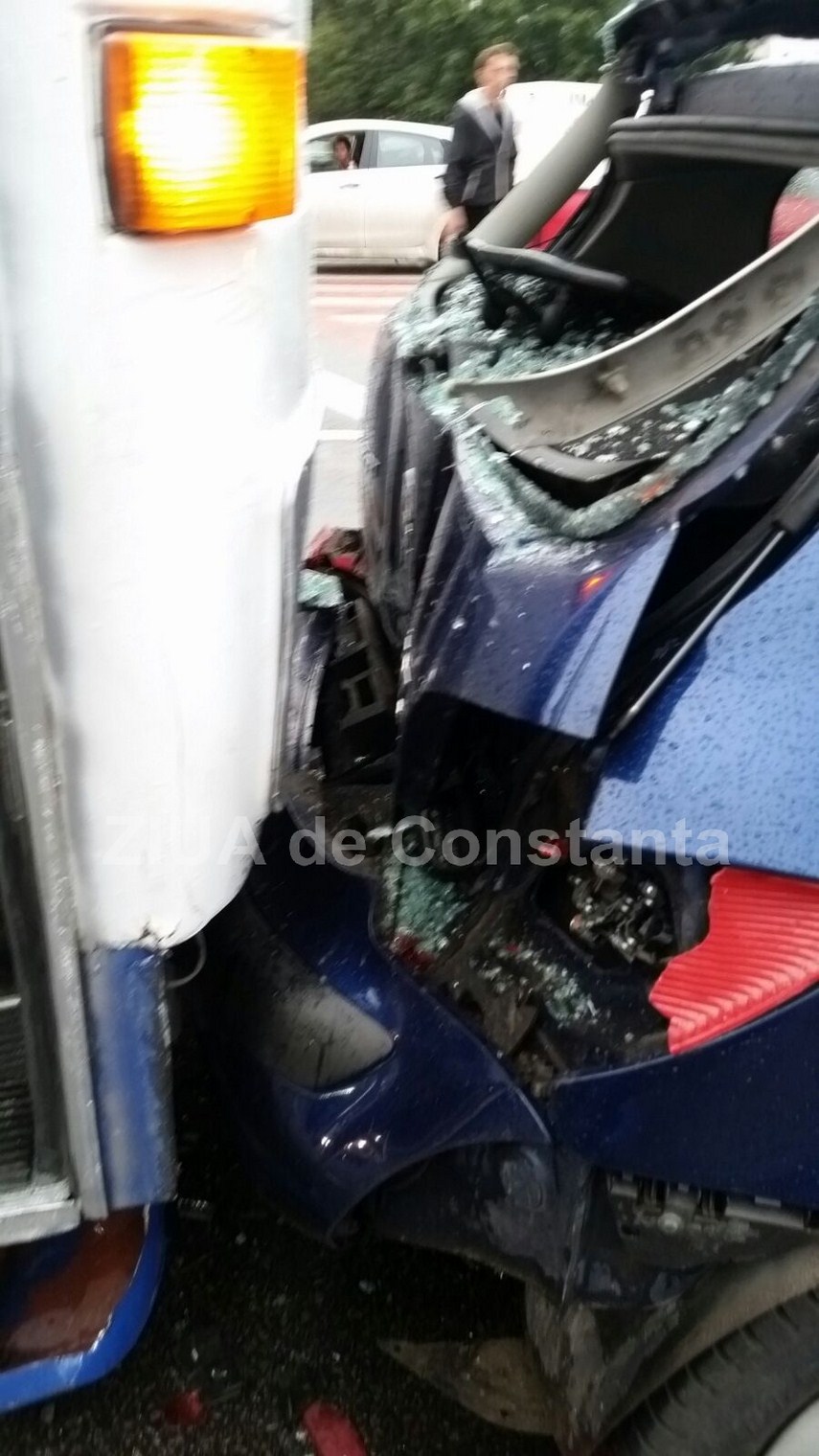 accident rutier in intersectia de la far 607791 accident rutier in intersectia de la far 607791