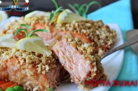 Somon la cuptor in crusta crocanta (reţetă video)