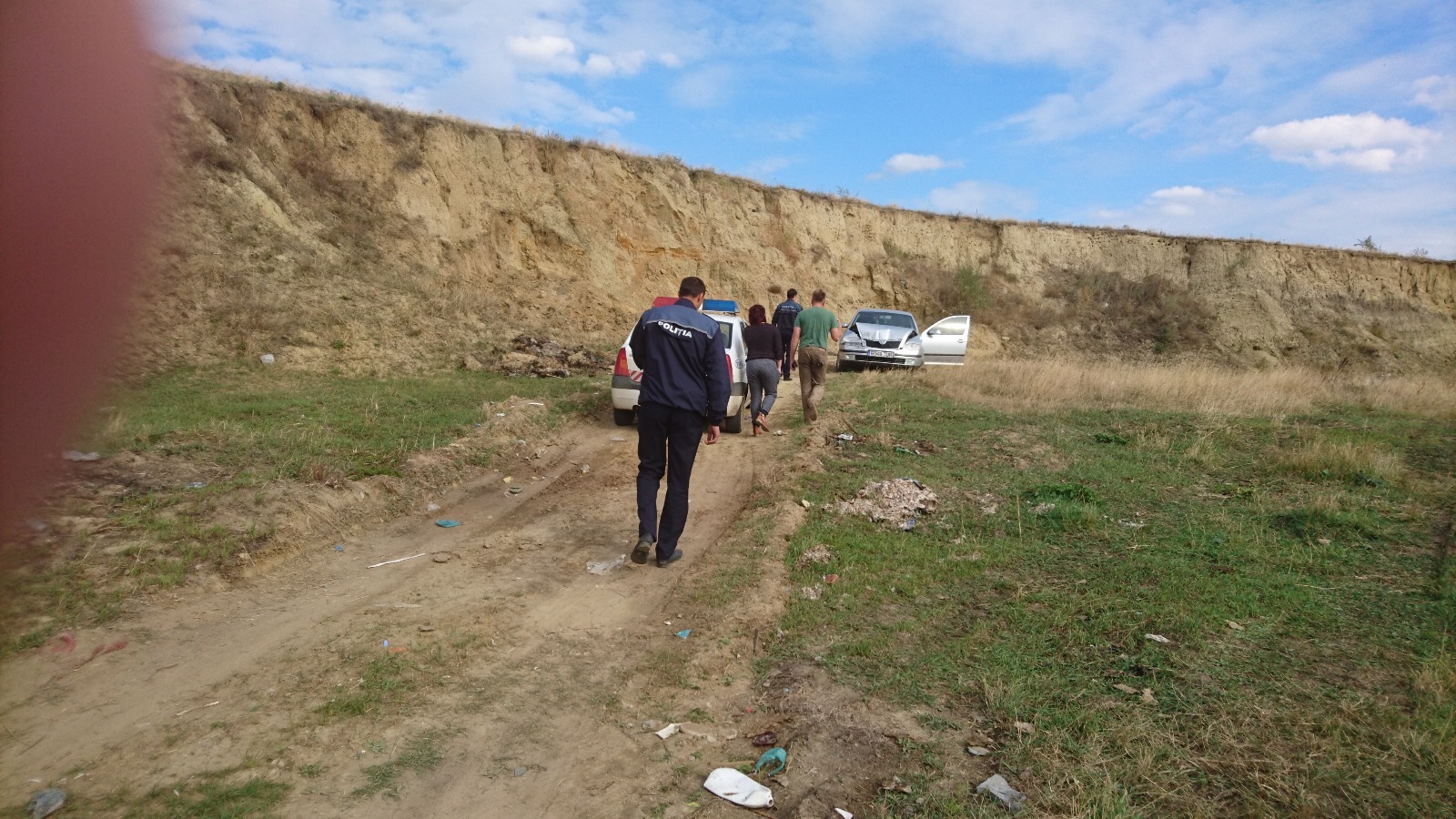 un primar a incercat sa calce un barbat cu un camion i a avariat masina si in spate si in fata galerie un primar a incercat sa calce un barbat cu un camion i a avariat masina si in spate si in fata galerie