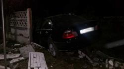 UPDATE 1 Șoferul era băut Accident rutier pe Aurel Vlaicu. O mașină a intrat în gardul de beton (galerie foto)     