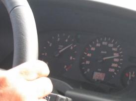 O româncă filma în timp ce conducea cu 170km/h, lucru ce i-a adus moartea