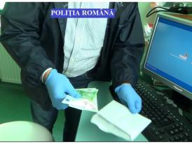 Medic ortoped prins în flagrant, reținut de polițiști (galerie foto)