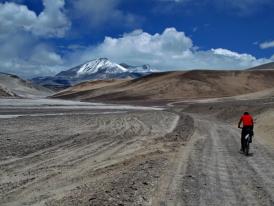 Trei români intenționează să traverseze deșertul Atacama