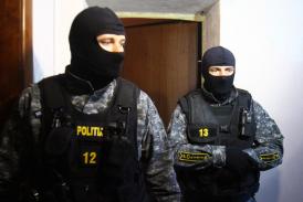 Percheziții la persoane bănuite de tâlhării și furturi 