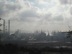 „O să le fac plângere şi îi dau în judecată“ Constănţenii, supăraţi pe Oil Terminal şi mirosul de ţiţei din zona Far