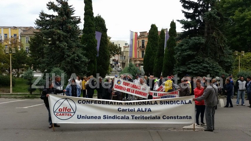 protest in fata prefecturii constanta angajatii oil terminal cer demisia ministrului energiei vlad grigorescu protest in fata prefecturii constanta angajatii oil terminal cer demisia ministrului energiei vlad grigorescu