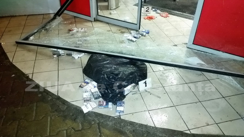 celebrul magazin antoniadis din constanta a fost spart in aceasta noapte hotii purtau cagule 610042 celebrul magazin antoniadis din constanta a fost spart in aceasta noapte hotii purtau cagule 610042