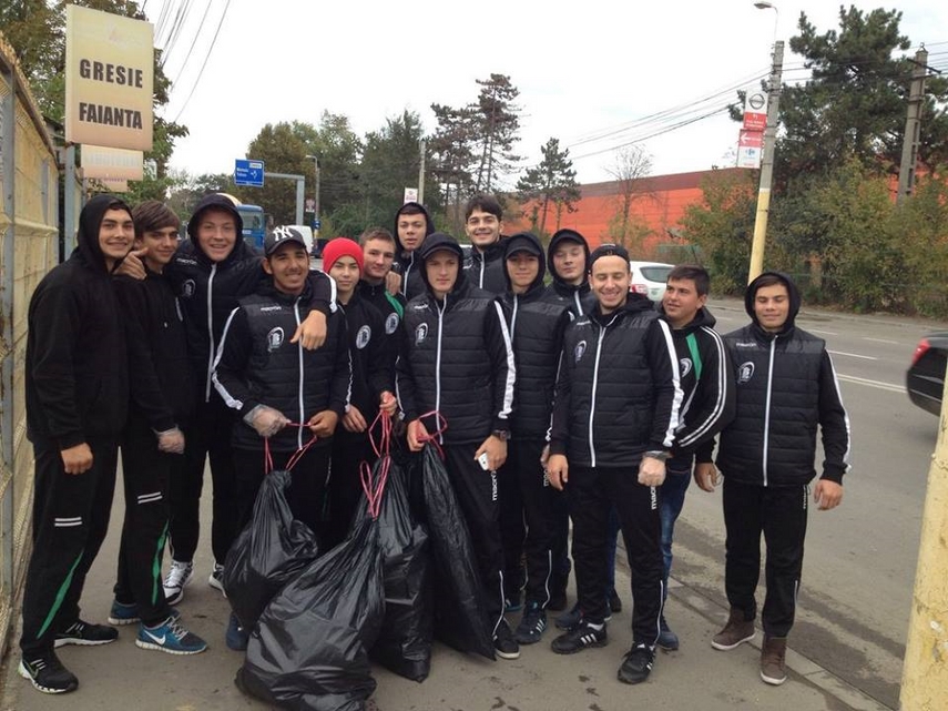 handbalistii de la hc dobrogea sud au facut curatenie ieri in parcul de langa sala sporturilor galerie handbalistii de la hc dobrogea sud au facut curatenie ieri in parcul de langa sala sporturilor galerie