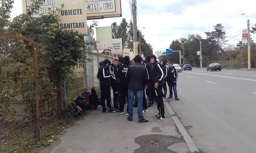 handbalistii de la hc dobrogea sud au facut curatenie ieri in parcul de langa sala sporturilor galerie handbalistii de la hc dobrogea sud au facut curatenie ieri in parcul de langa sala sporturilor galerie