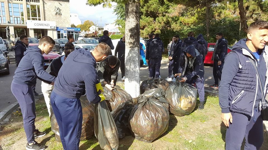 handbalistii de la hc dobrogea sud au facut curatenie ieri in parcul de langa sala sporturilor galerie handbalistii de la hc dobrogea sud au facut curatenie ieri in parcul de langa sala sporturilor galerie