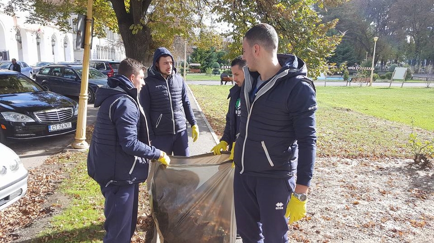 handbalistii de la hc dobrogea sud au facut curatenie ieri in parcul de langa sala sporturilor galerie handbalistii de la hc dobrogea sud au facut curatenie ieri in parcul de langa sala sporturilor galerie