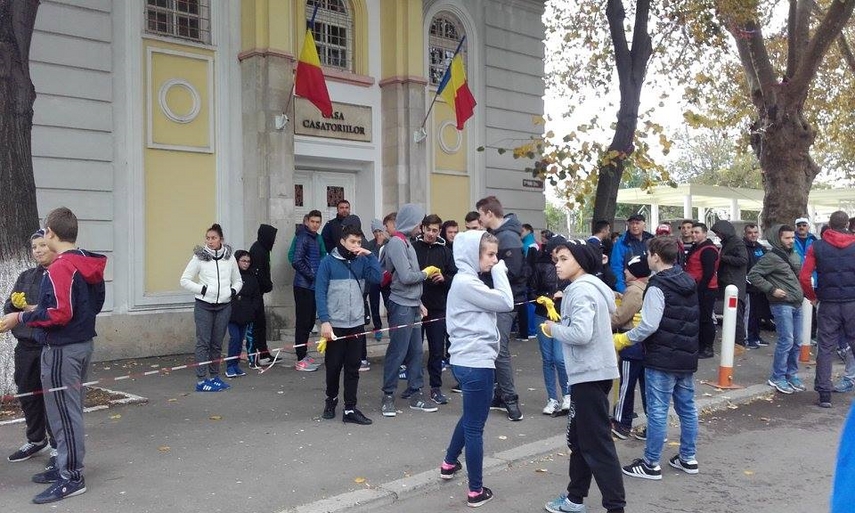 handbalistii de la hc dobrogea sud au facut curatenie ieri in parcul de langa sala sporturilor galerie handbalistii de la hc dobrogea sud au facut curatenie ieri in parcul de langa sala sporturilor galerie