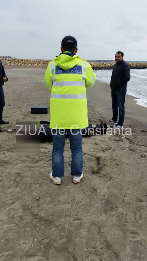 descoperire macabra o persoana decedata gasita pe o plaja din constanta galerie foto 612448 descoperire macabra o persoana decedata gasita pe o plaja din constanta galerie foto 612448