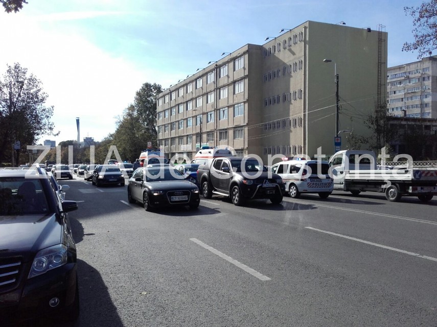 carambol in fata liceului snc din constanta intervin doua ambulante 613193 carambol in fata liceului snc din constanta intervin doua ambulante 613193