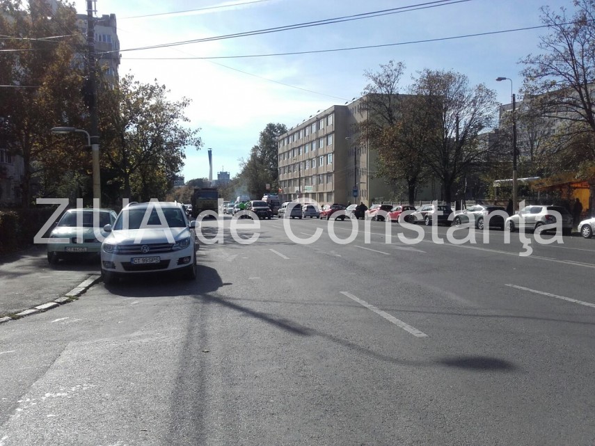 carambol in fata liceului snc din constanta intervin doua ambulante 613193 carambol in fata liceului snc din constanta intervin doua ambulante 613193