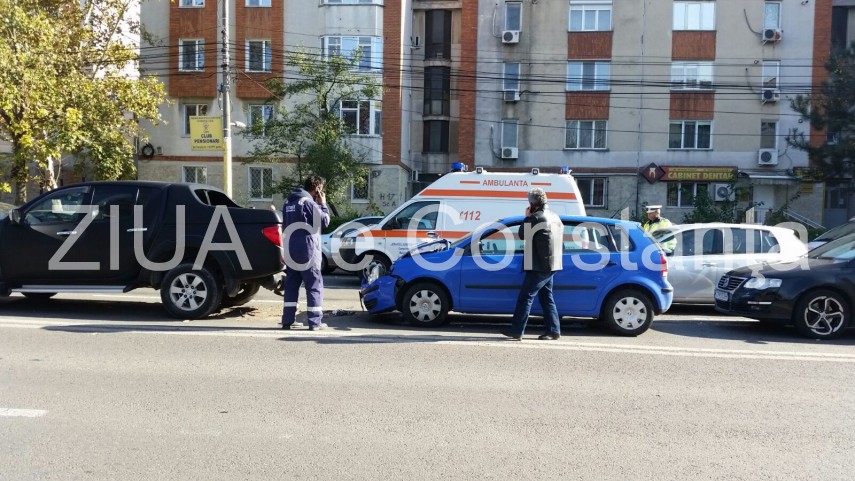 carambol in fata liceului snc din constanta intervin doua ambulante 613193 carambol in fata liceului snc din constanta intervin doua ambulante 613193