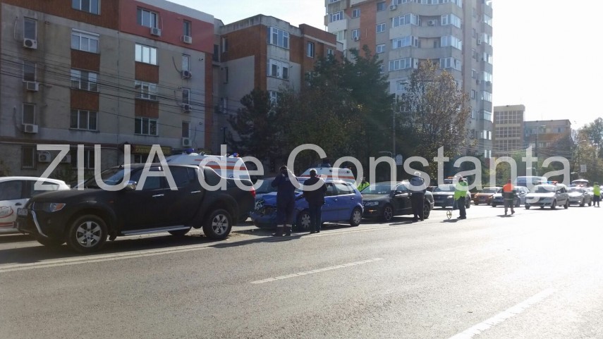 carambol in fata liceului snc din constanta intervin doua ambulante 613193 carambol in fata liceului snc din constanta intervin doua ambulante 613193