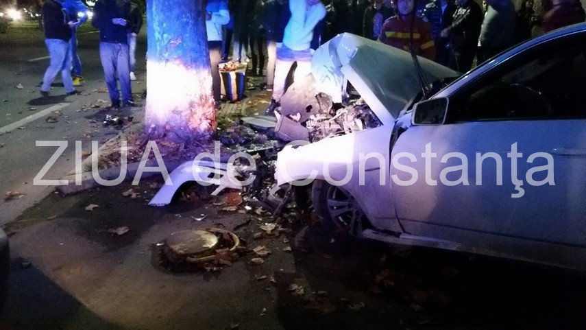 update 2 patru victime a intrat cu masina intr un copac in constanta pe bulevardul mamaia galerie foto update 2 patru victime a intrat cu masina intr un copac in constanta pe bulevardul mamaia galerie foto