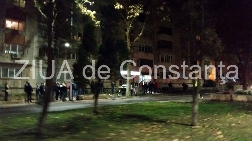 update 2 patru victime a intrat cu masina intr un copac in constanta pe bulevardul mamaia galerie foto update 2 patru victime a intrat cu masina intr un copac in constanta pe bulevardul mamaia galerie foto